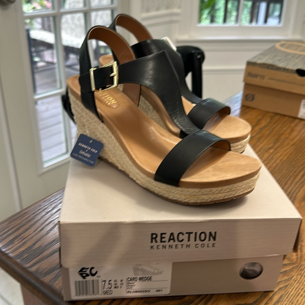 Kenneth Cole Reaction Black Wedge Sandals